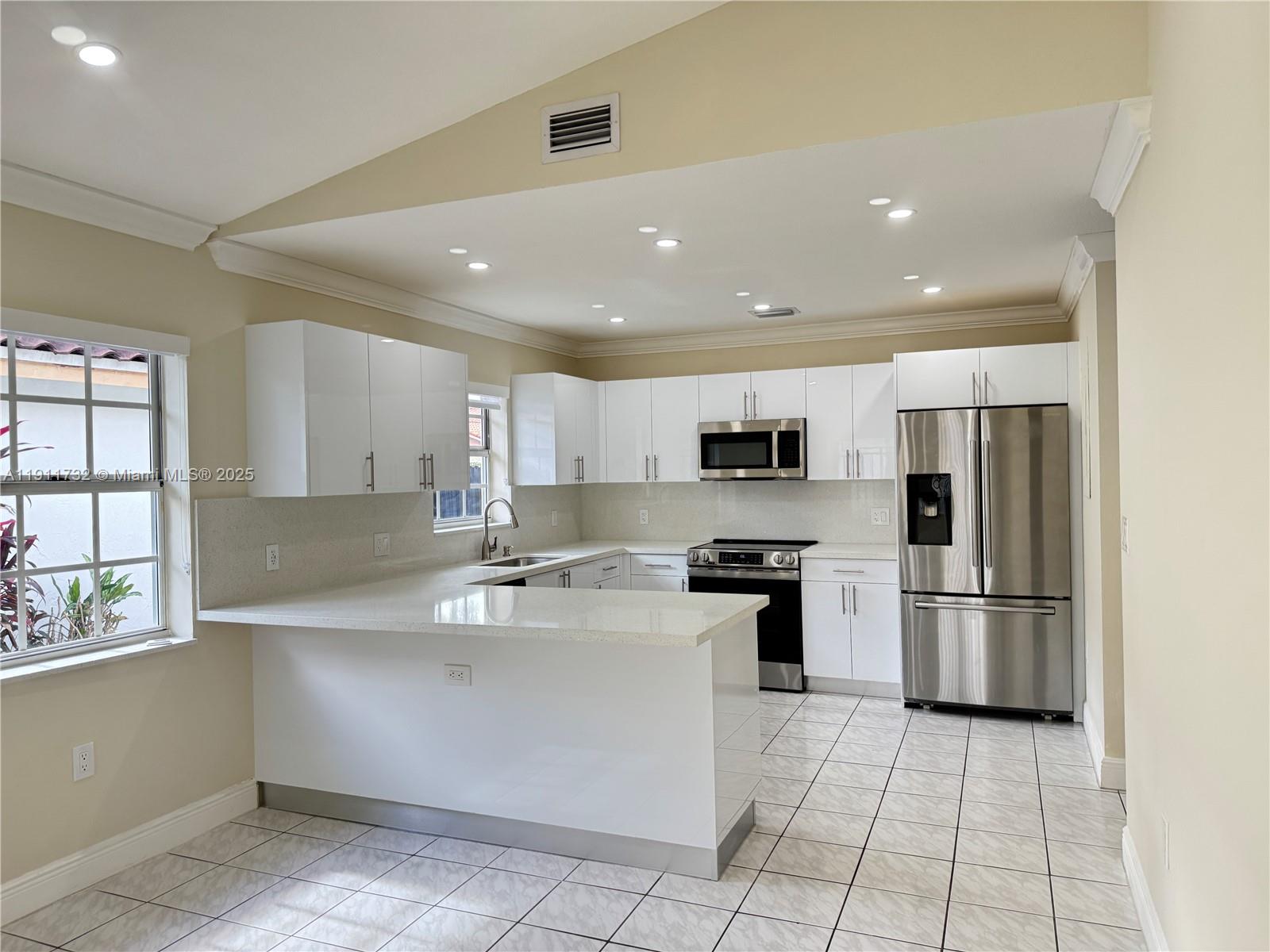 BIRD LAKES SOUTH SEC 2 - Residential Lease