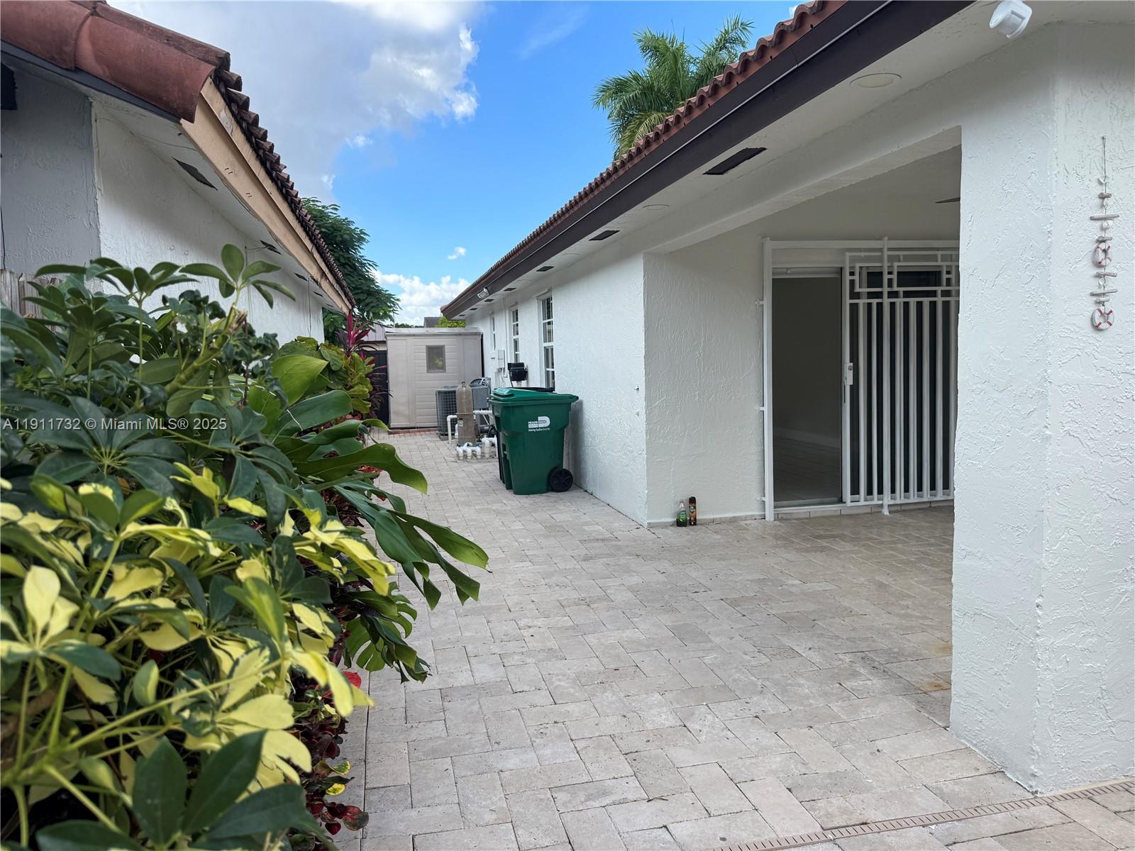 BIRD LAKES SOUTH SEC 2 - Residential Lease