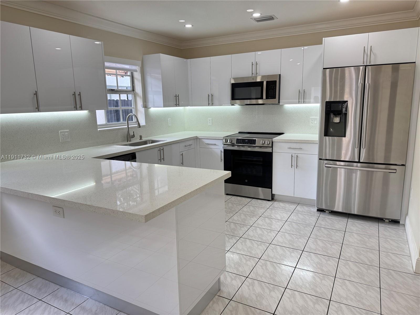 BIRD LAKES SOUTH SEC 2 - Residential Lease