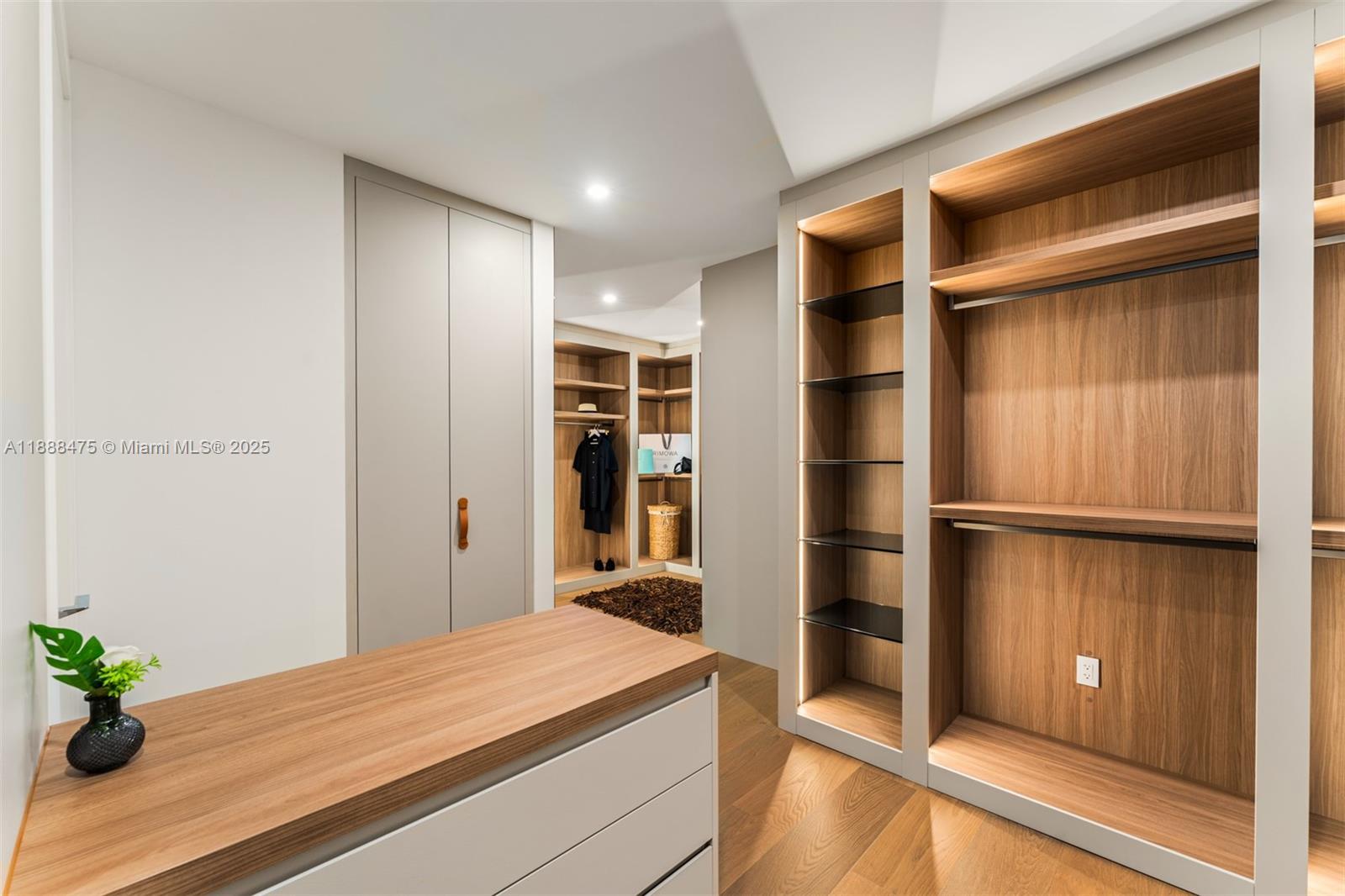 MID GOLF SUB 1ST ADDN - Residential