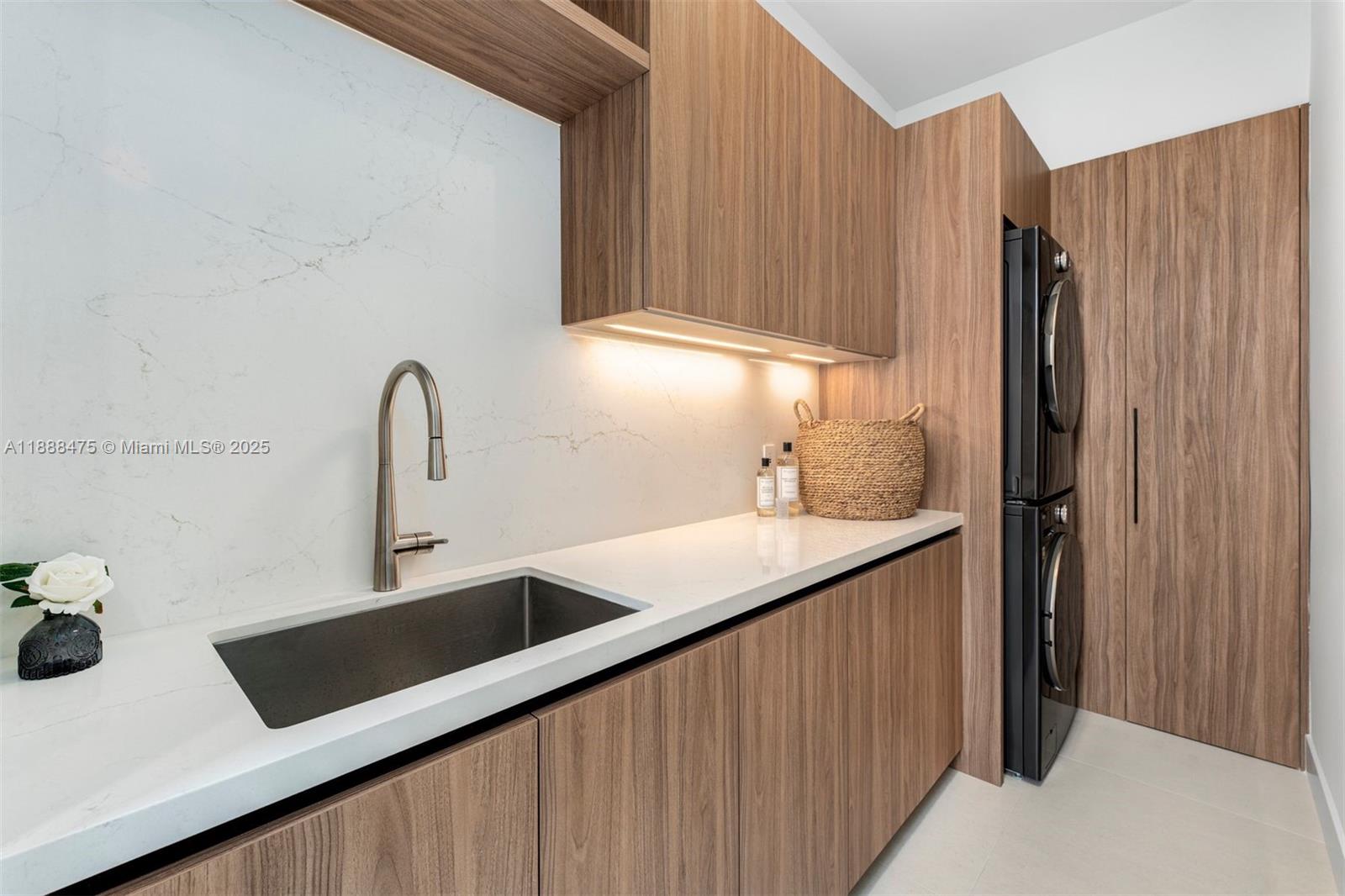 MID GOLF SUB 1ST ADDN - Residential