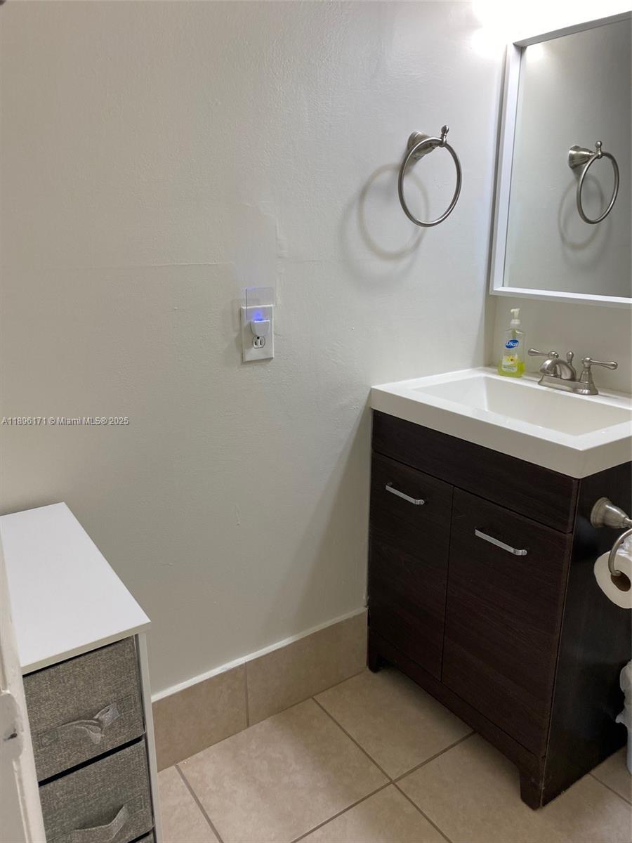 GARDEN FRONT VILLAS CONDO - Residential Lease