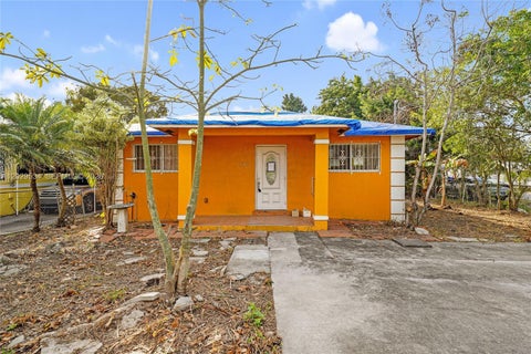 Photo of 546 NW 8th Ave, Homestead, FL 33030 (MLS # A12029534)