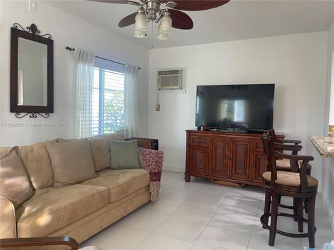 Single Family Residence in Tamarac FL 8205 57th Ct Ct 12.jpg