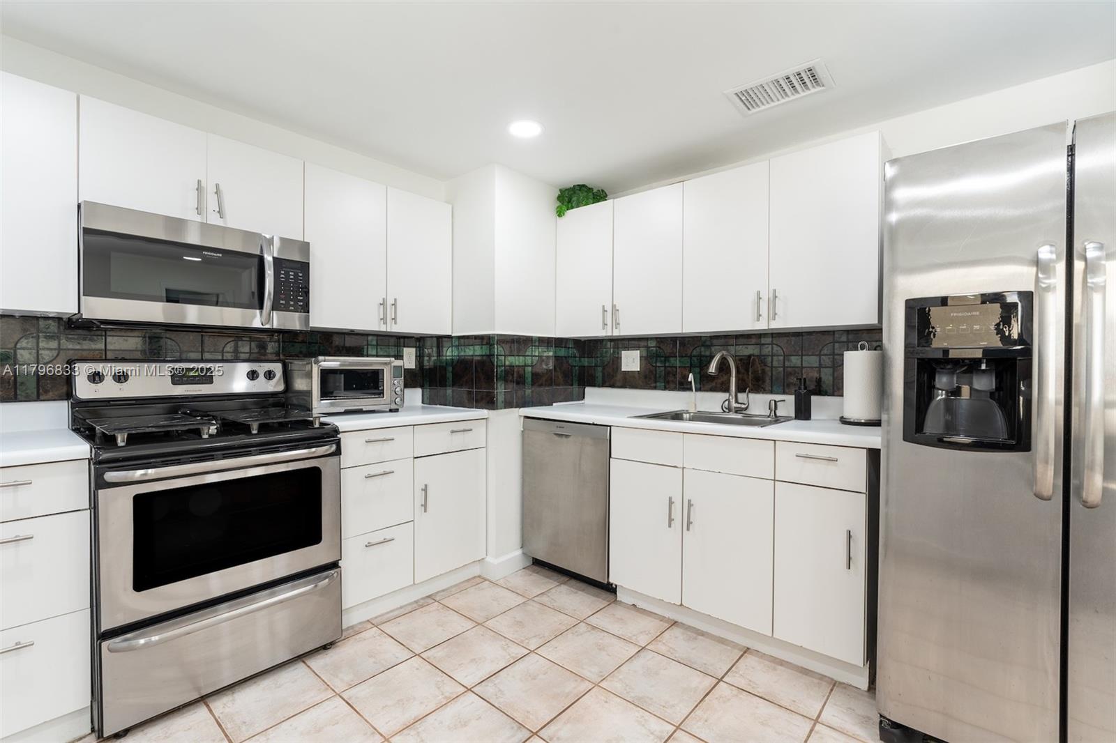ISLA MERITA HOMES IX COND - Residential