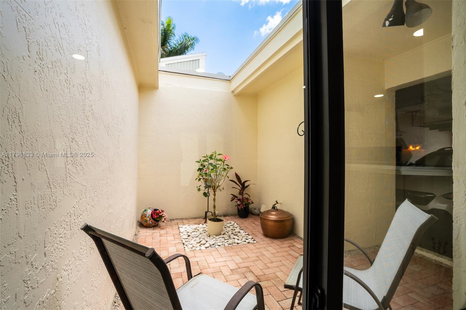 ISLA MERITA HOMES IX COND - Residential