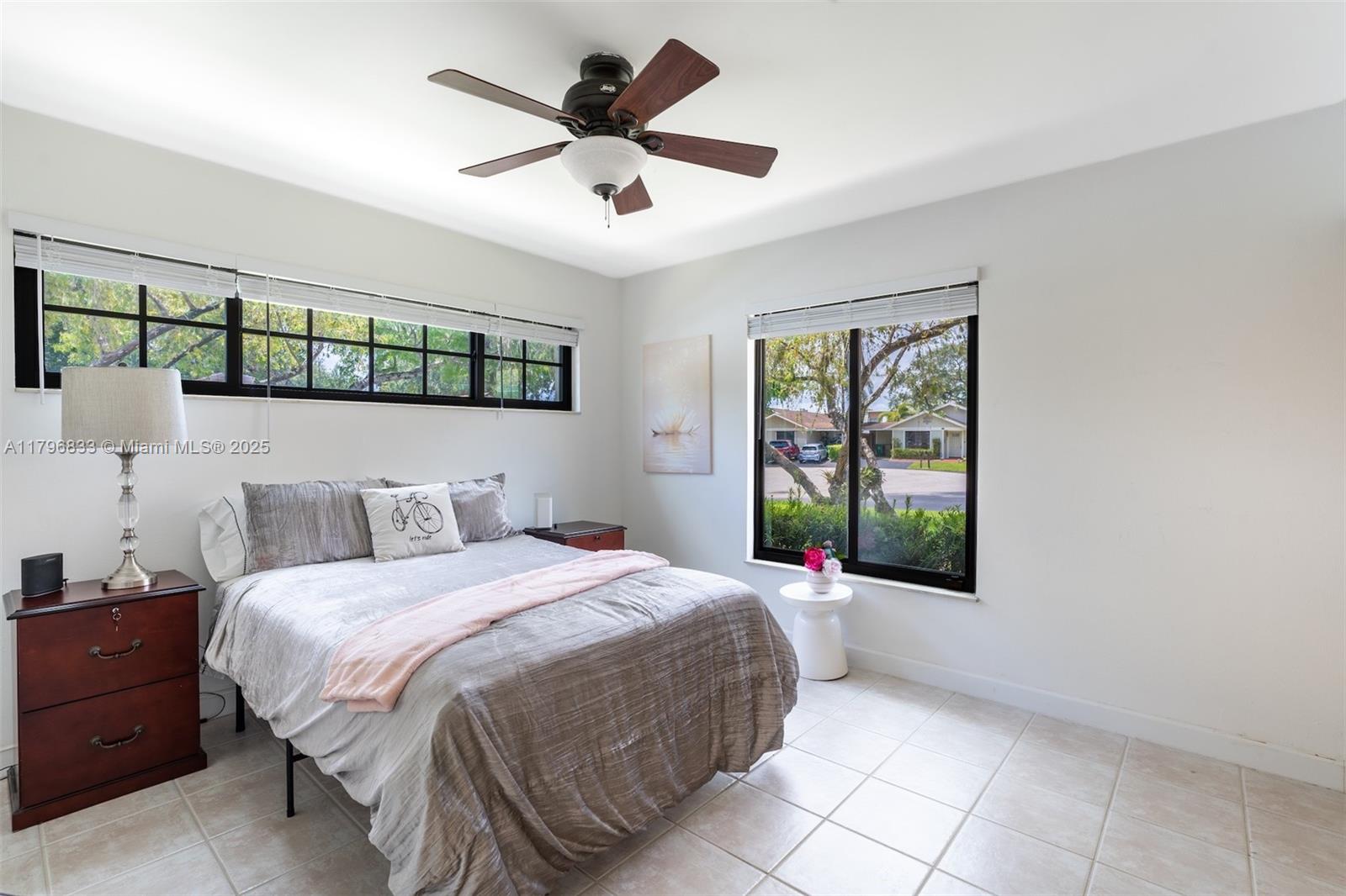 ISLA MERITA HOMES IX COND - Residential