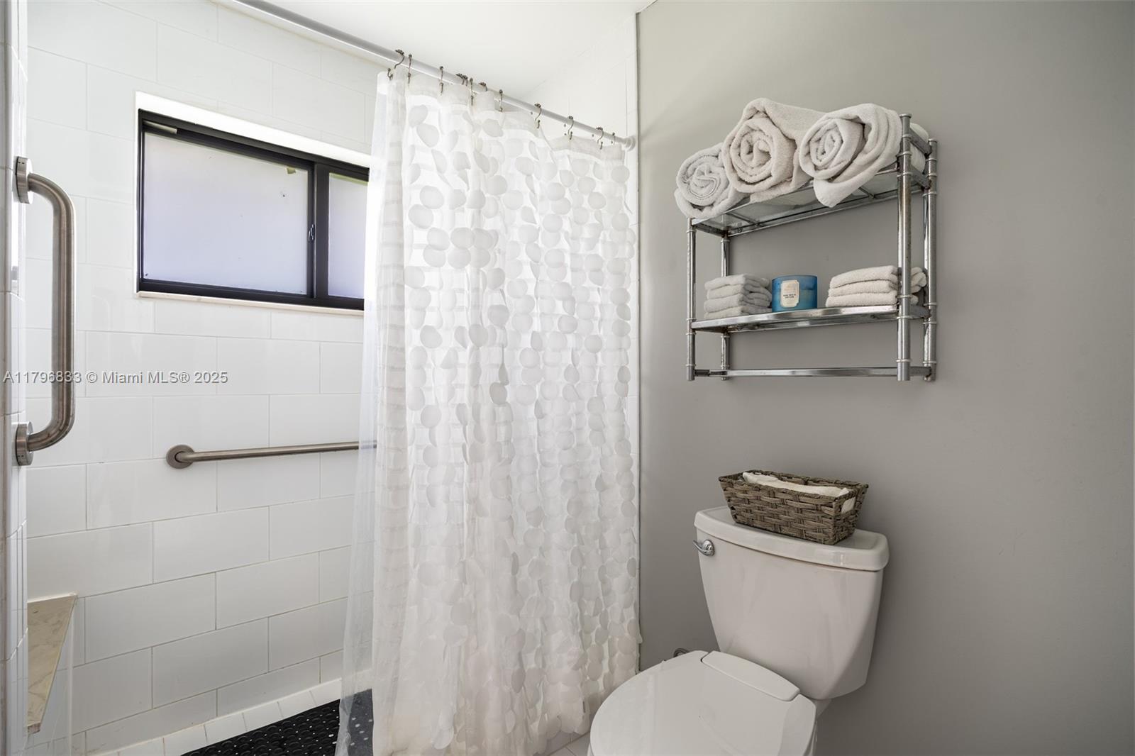 ISLA MERITA HOMES IX COND - Residential