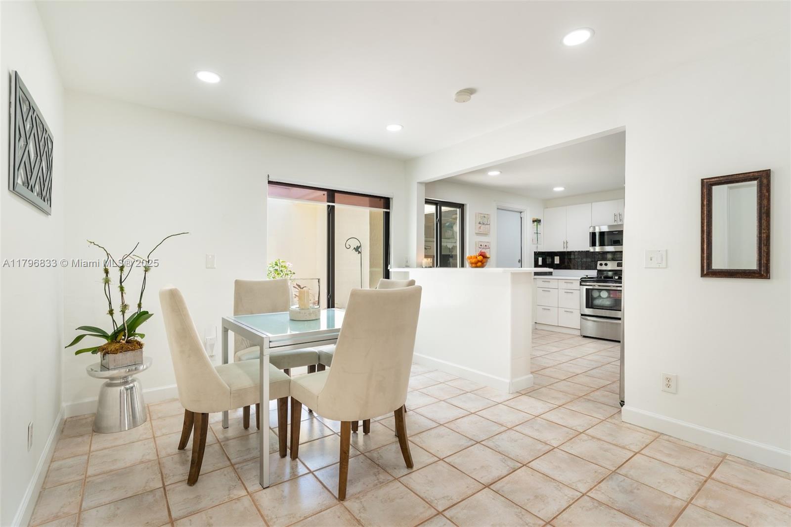 ISLA MERITA HOMES IX COND - Residential