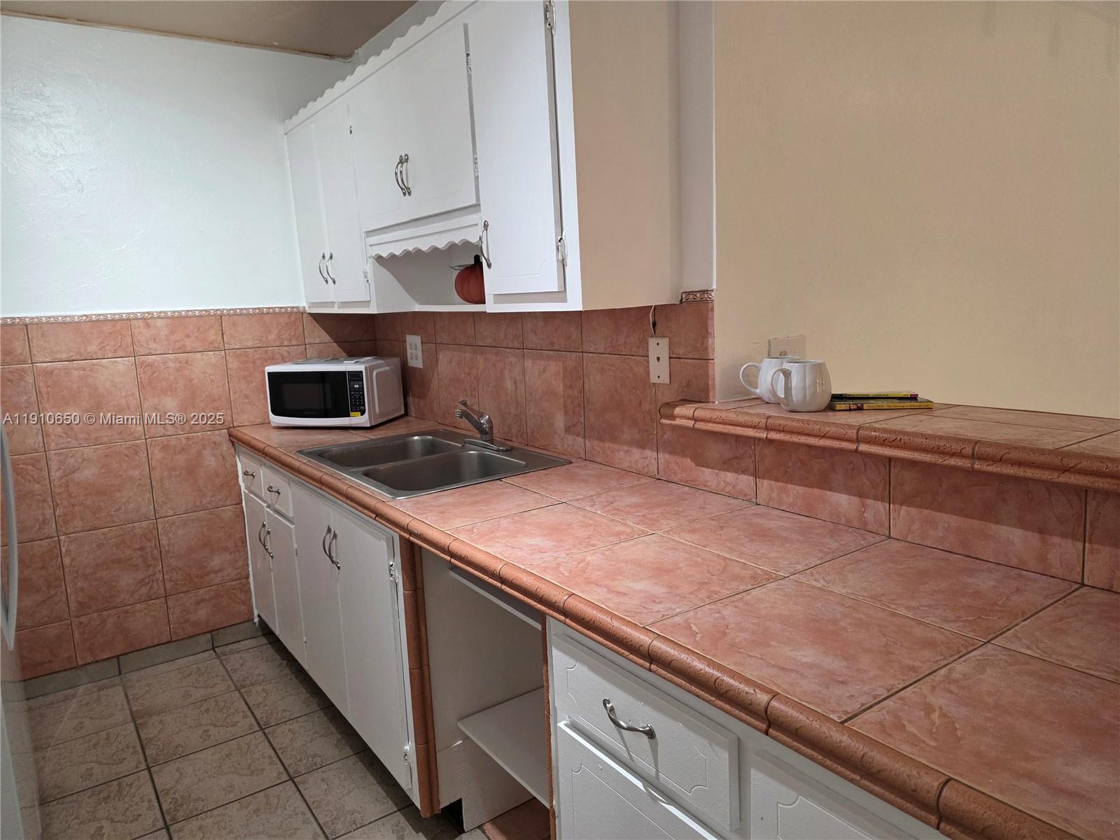 KENDALL ACRES CONDO BLDG - Residential Lease