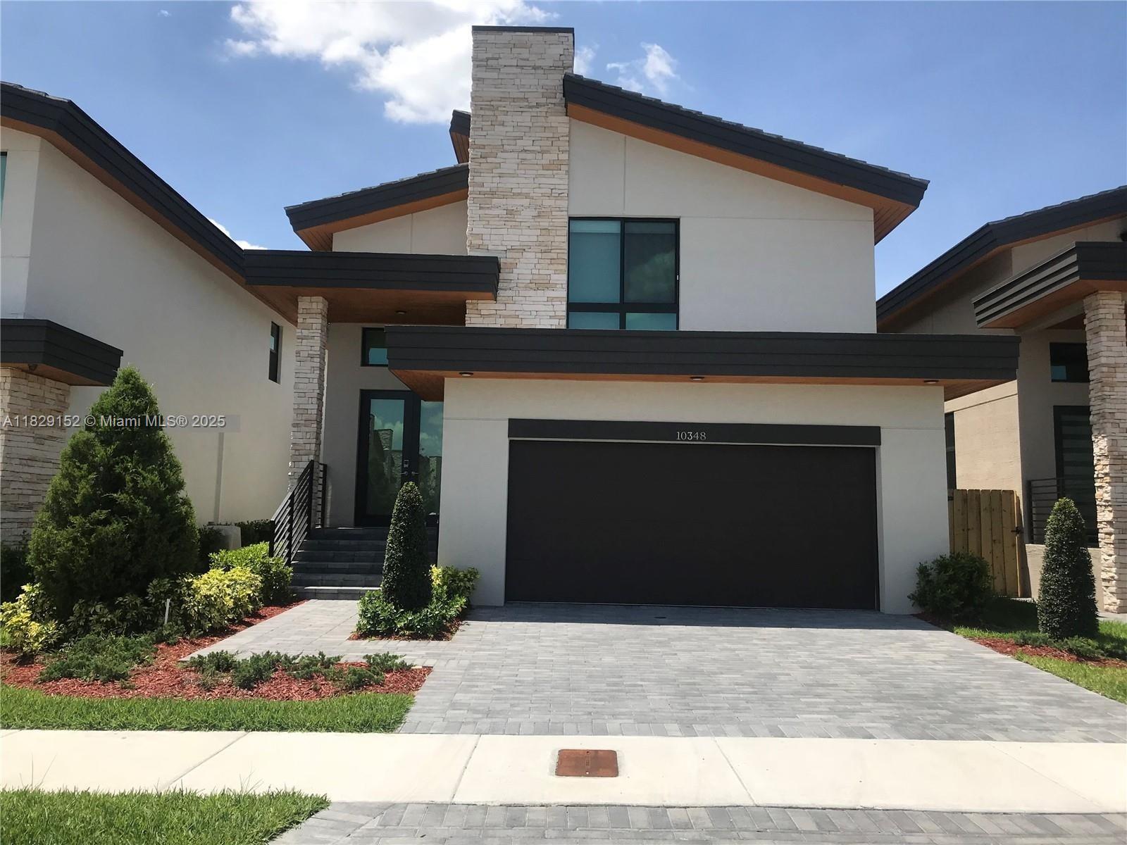 BEAUTIFUL HOUSE AT PINNACLE AT DORAL. TWO STORY DENALY MODEL WITH 3 BEDROOMS ANS 3 1/2 BATH. OPEN KITCHEN WITH BIG FAMILY ROOM , HIGH CEILINGS , PAVER TERRACE, 2 CARS GARAGE, STAINLESS STEEL APPLIANCES BIG PATIO AND MUCH MORE