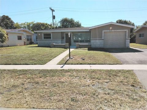 A home in Lauderdale Lakes