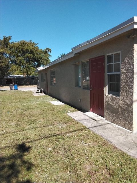 A home in Lauderdale Lakes