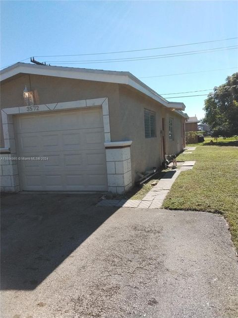 A home in Lauderdale Lakes