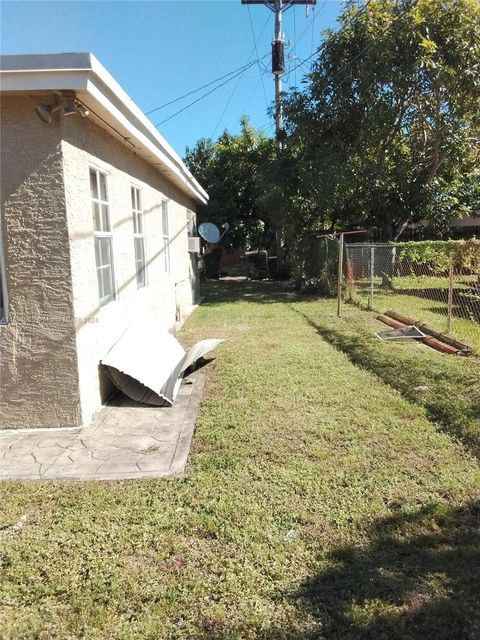 A home in Lauderdale Lakes