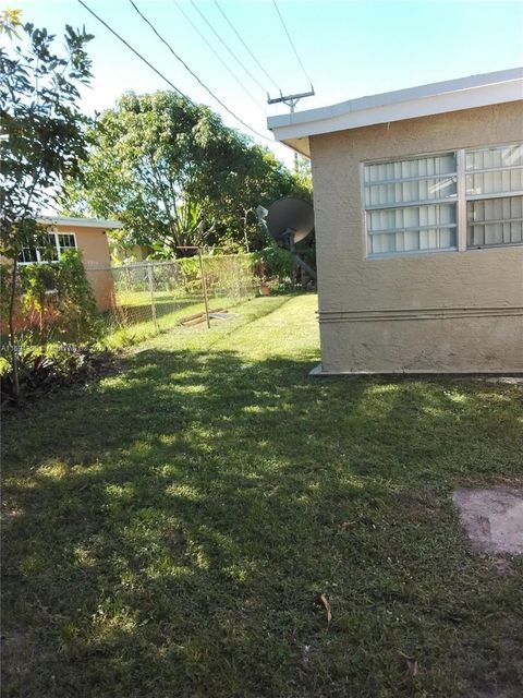 A home in Lauderdale Lakes