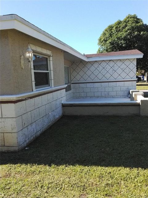 A home in Lauderdale Lakes