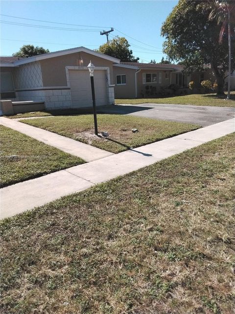 A home in Lauderdale Lakes