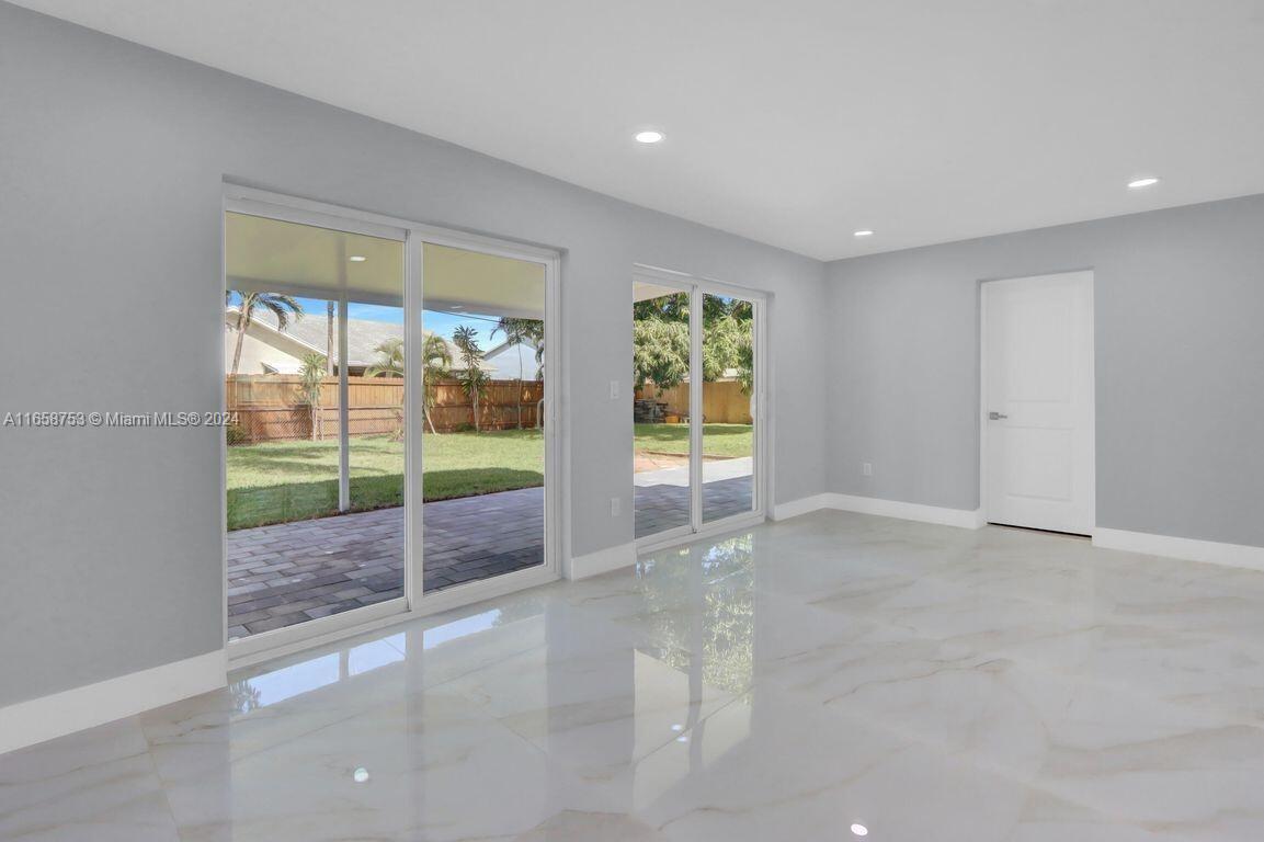 EDGEWATER PARK - Residential