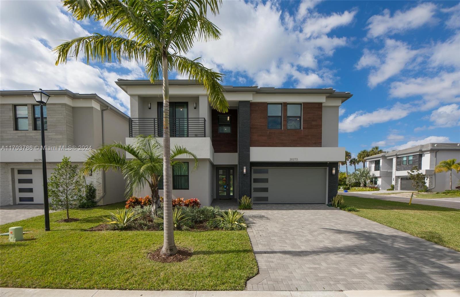 LOTUS PALM - Residential