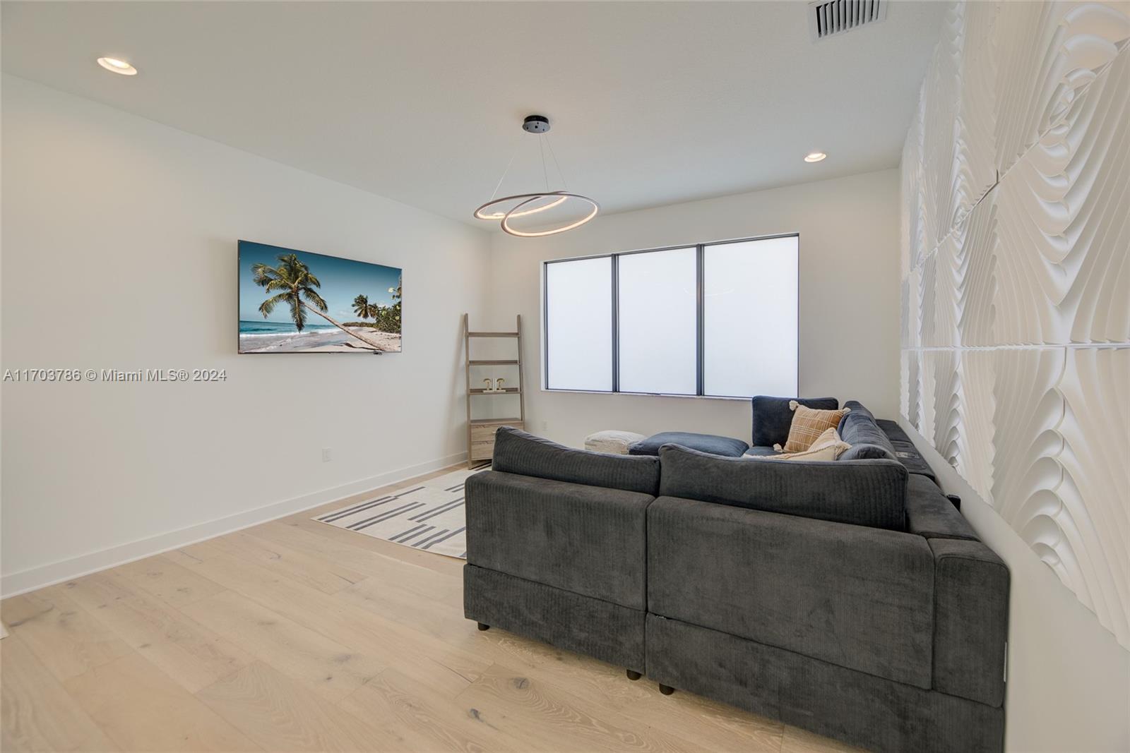 LOTUS PALM - Residential
