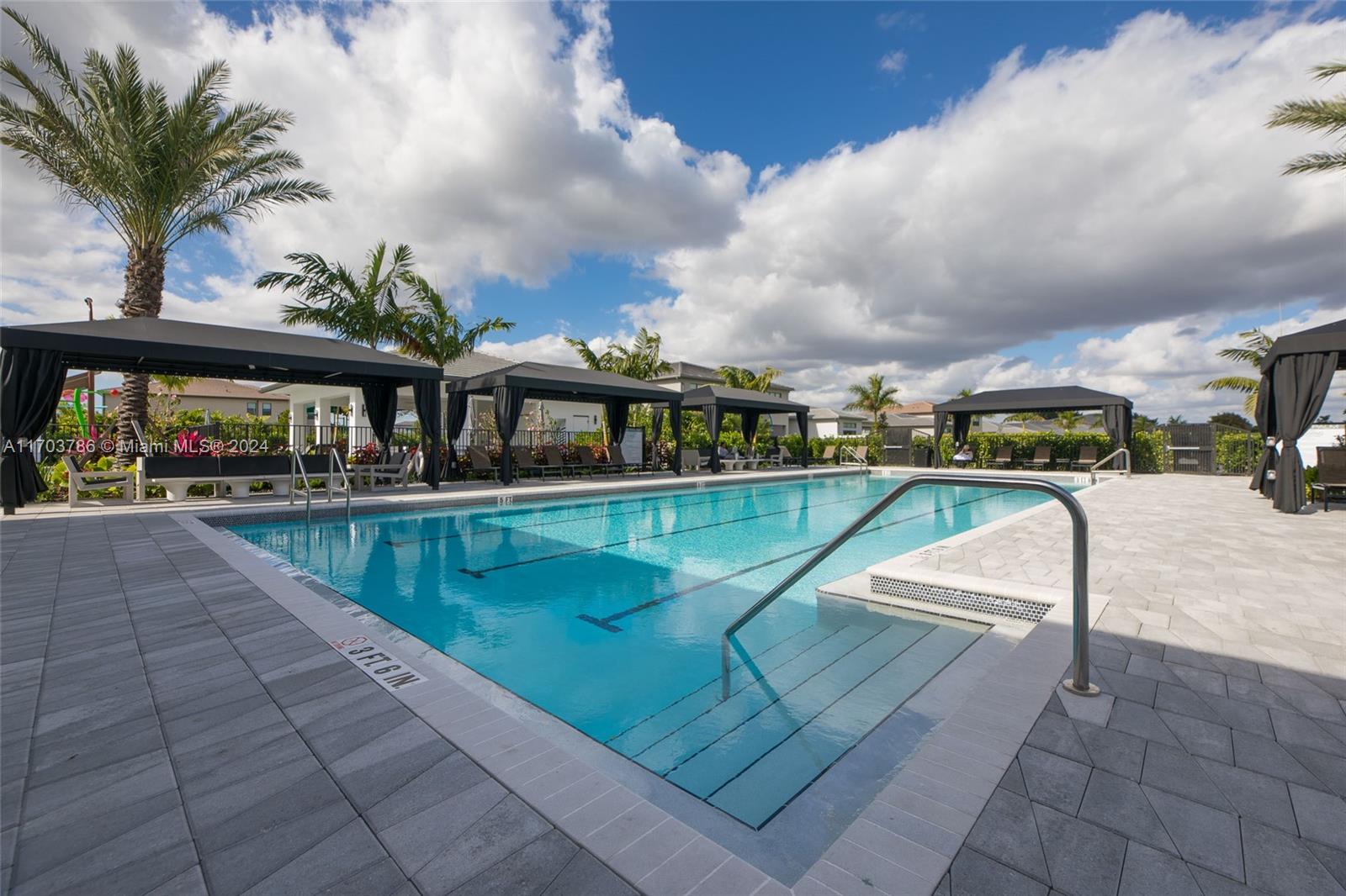 LOTUS PALM - Residential
