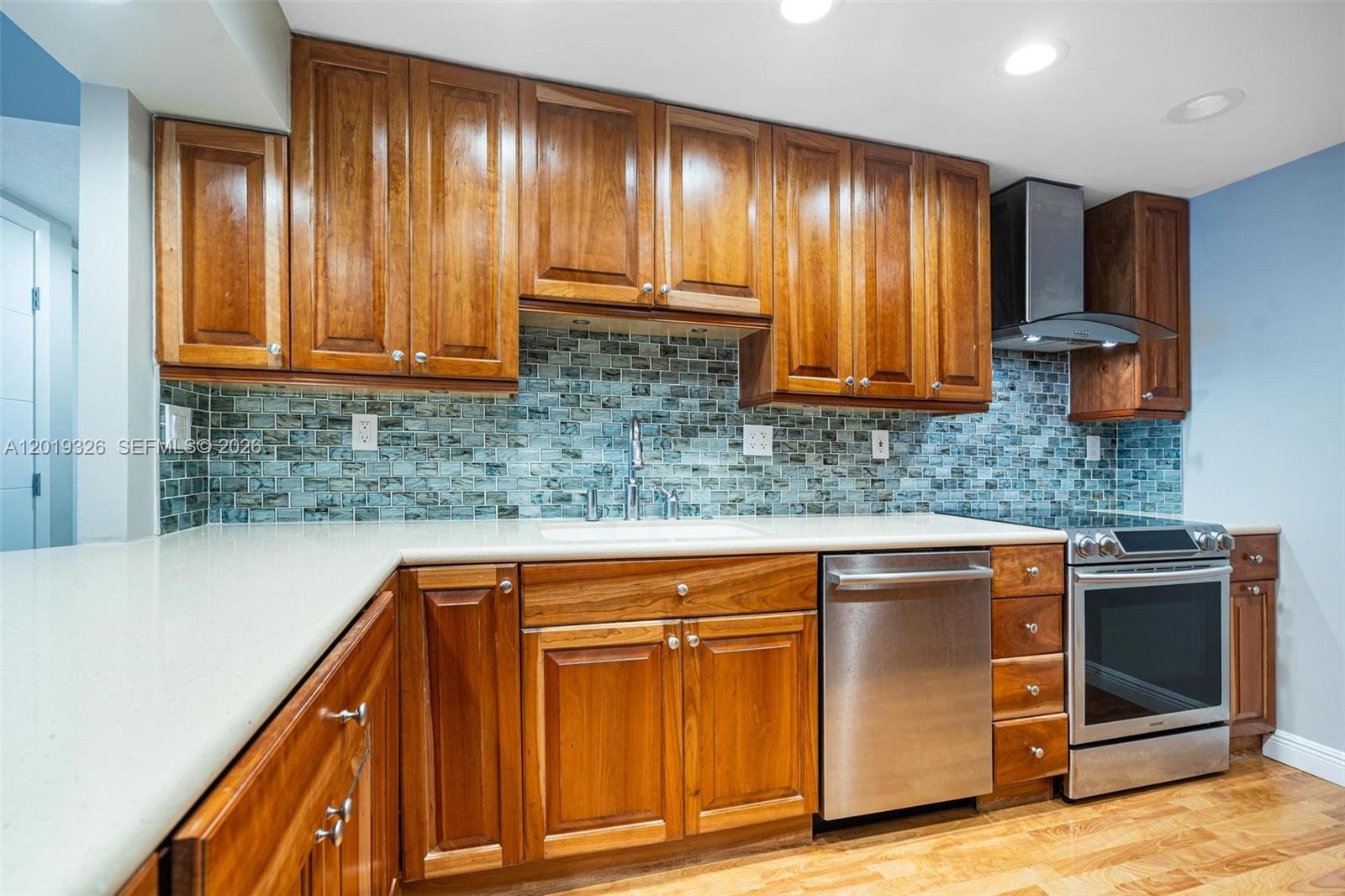 100 Edgewater Dr 342