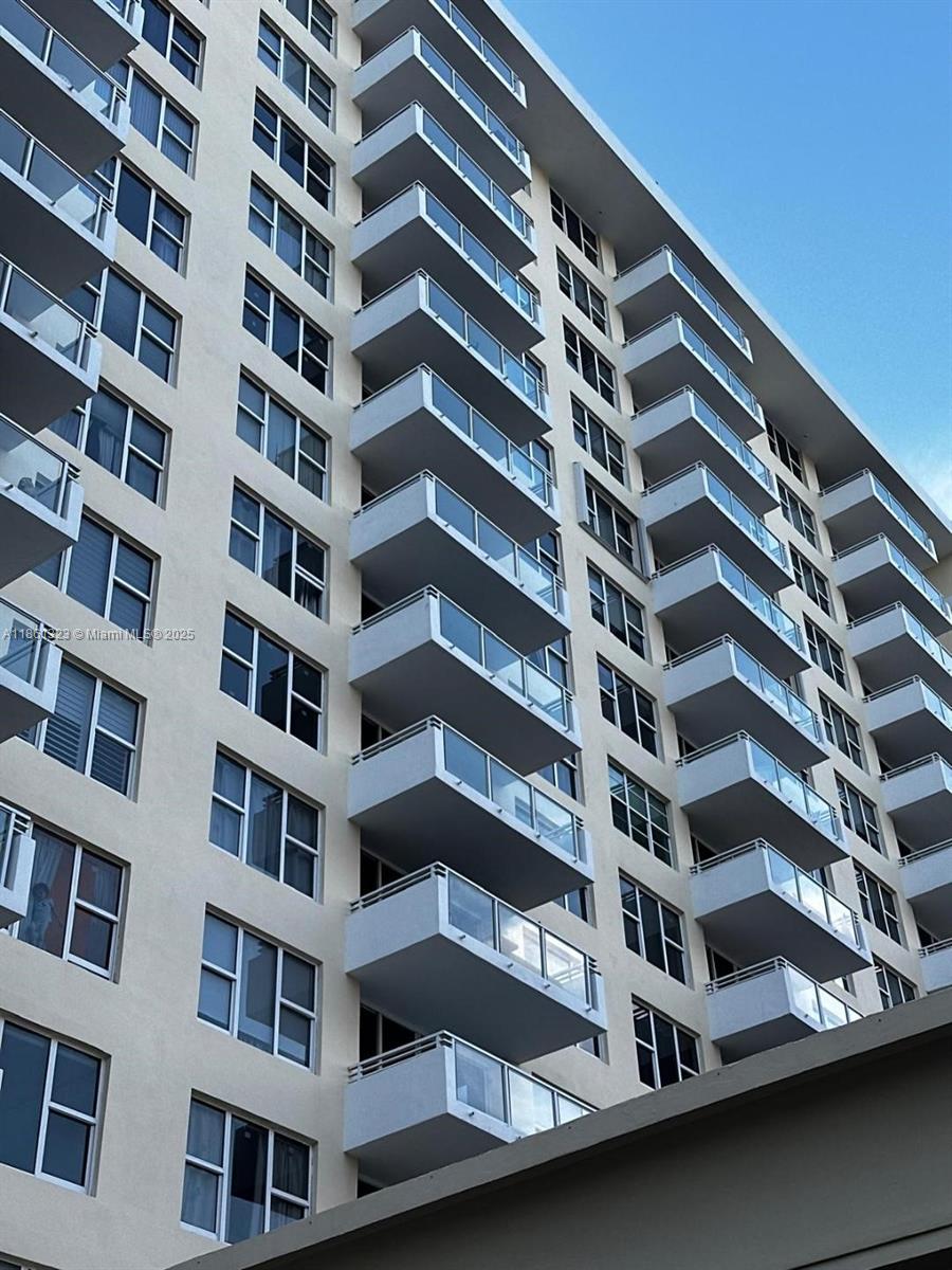 5600 CONDO - Residential