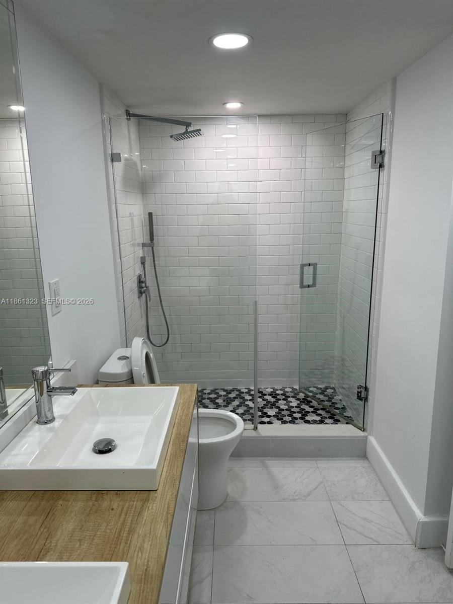 5600 CONDO - Residential