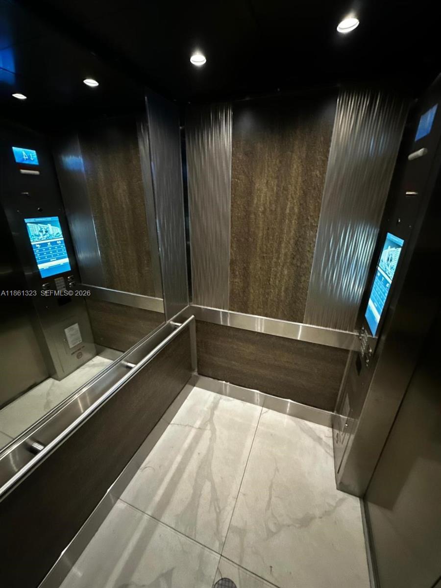 5600 CONDO - Residential