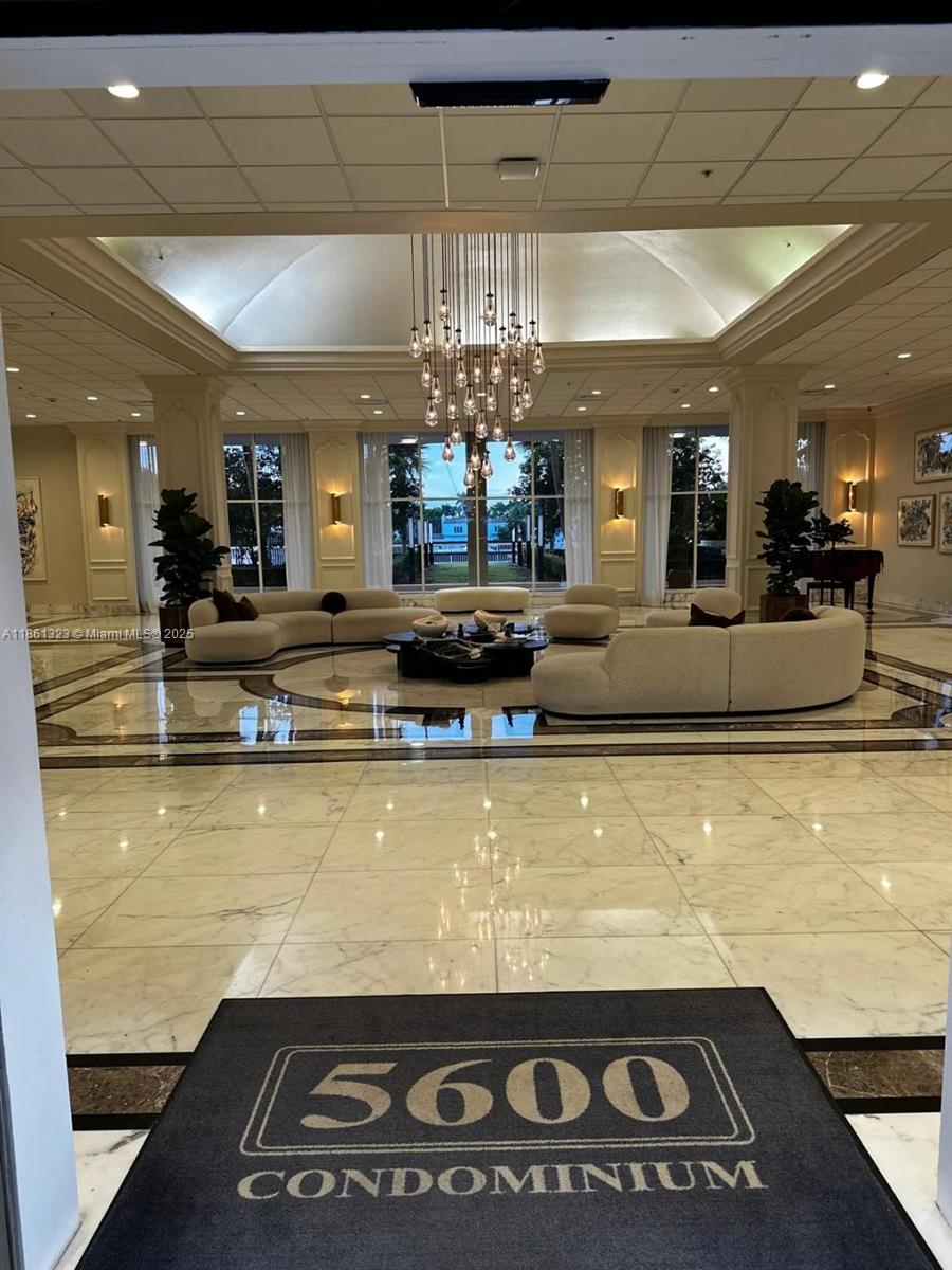 5600 CONDO - Residential