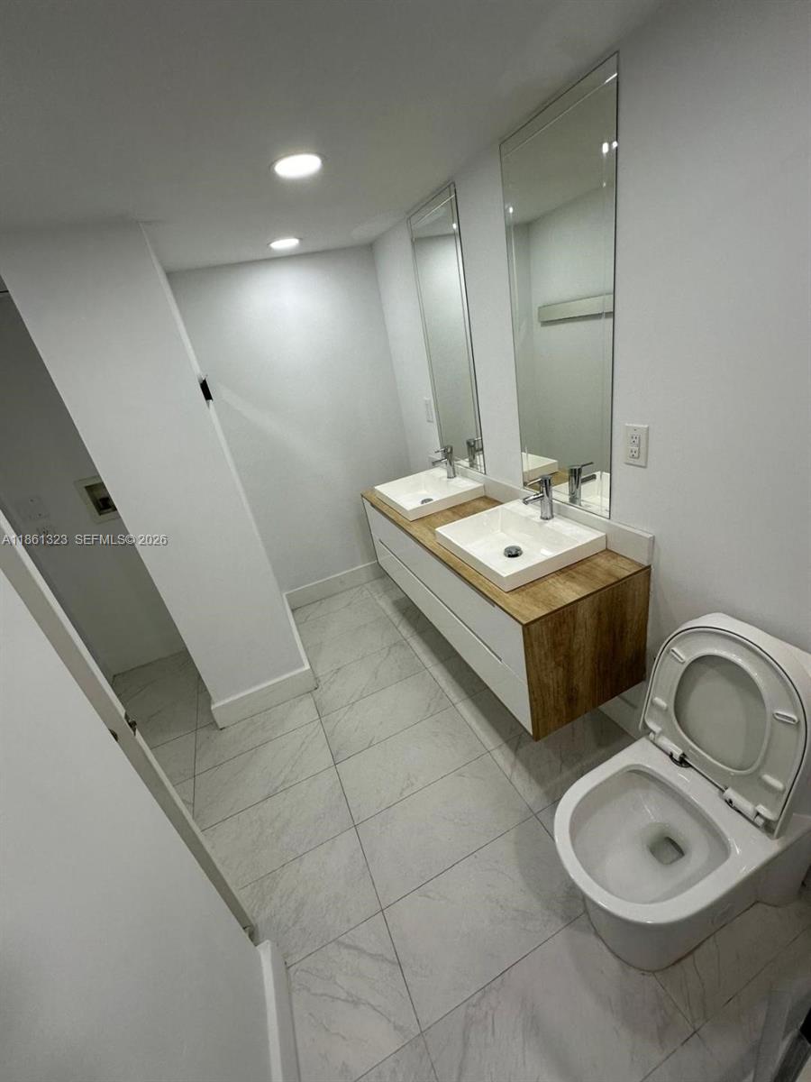 5600 CONDO - Residential