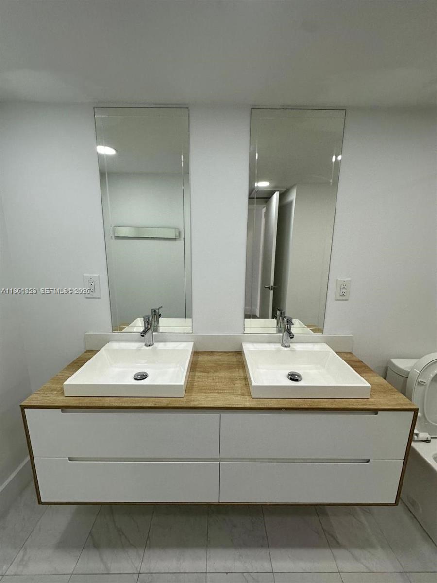 5600 CONDO - Residential