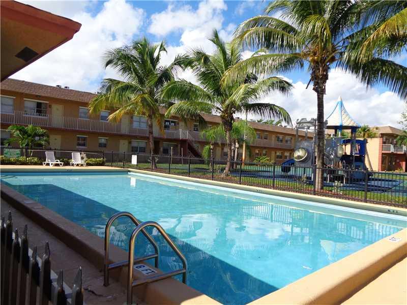 COURTS AT OAKLAND PARK (T - Residential Lease