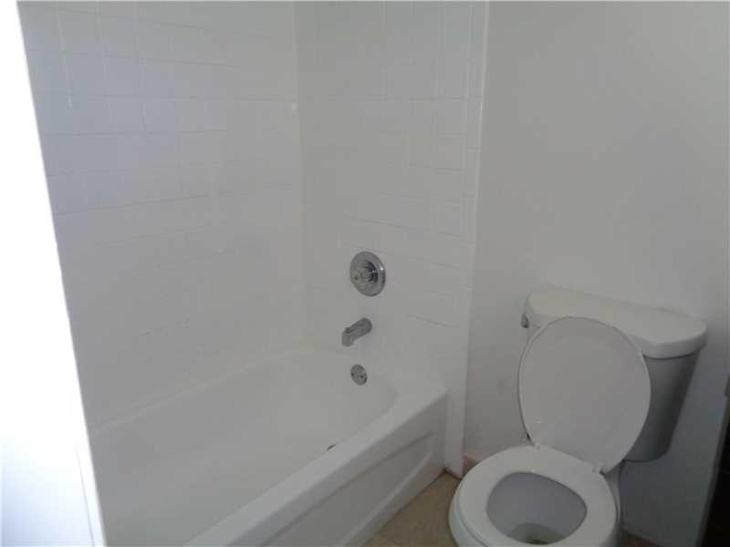 COURTS AT OAKLAND PARK (T - Residential Lease