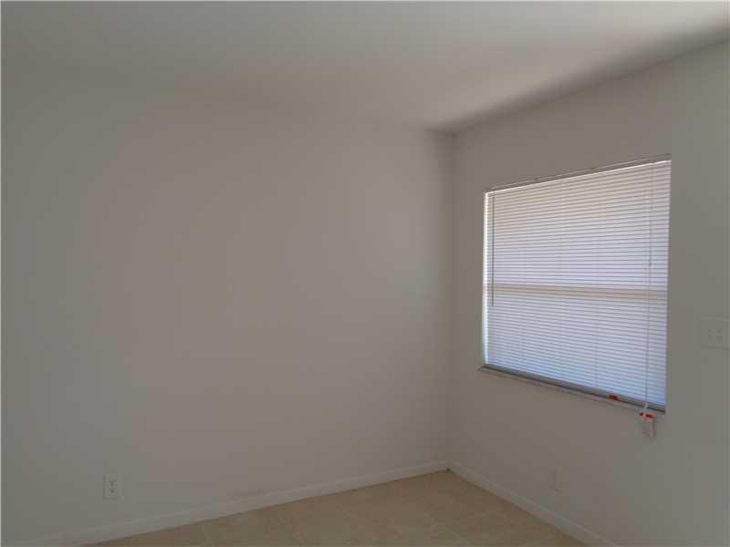 COURTS AT OAKLAND PARK (T - Residential Lease