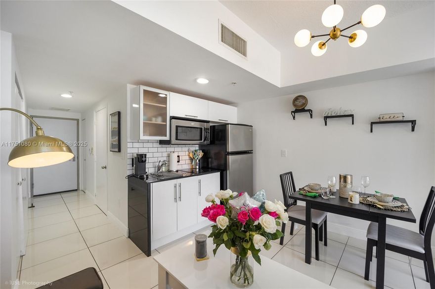 Private studio in a modern and secure building with a partial Marina & City views, a private balcony, and plenty of amenities for your enjoyment. Pool is under renovation. GYM 24/7. Valet Parking. Margaret Pace Park is located right across from surrounding restaurants and cafes. You will love this location as it is neighboring local's favorite hot spots such as Brickell, Wynwood, and Midtown and a short drive to Miami beach. Washer and dryer locate in 10th floor. Laundrycard will be provided. Tenant will be responsible for prepayment of laundry card.