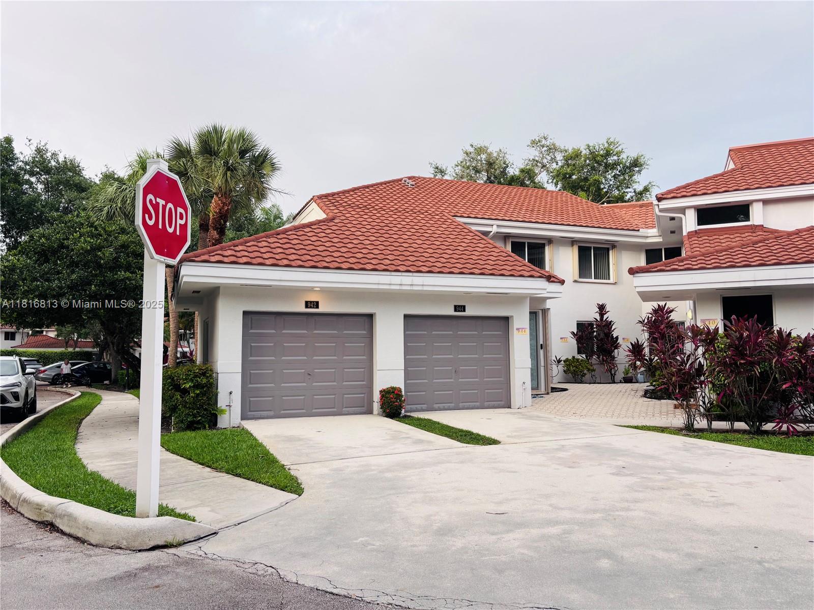 Rental Property at 942 Nw 92nd Ter 942, Plantation, Miami-Dade County, Florida - Bedrooms: 3 
Bathrooms: 2  - $3,200 MO.