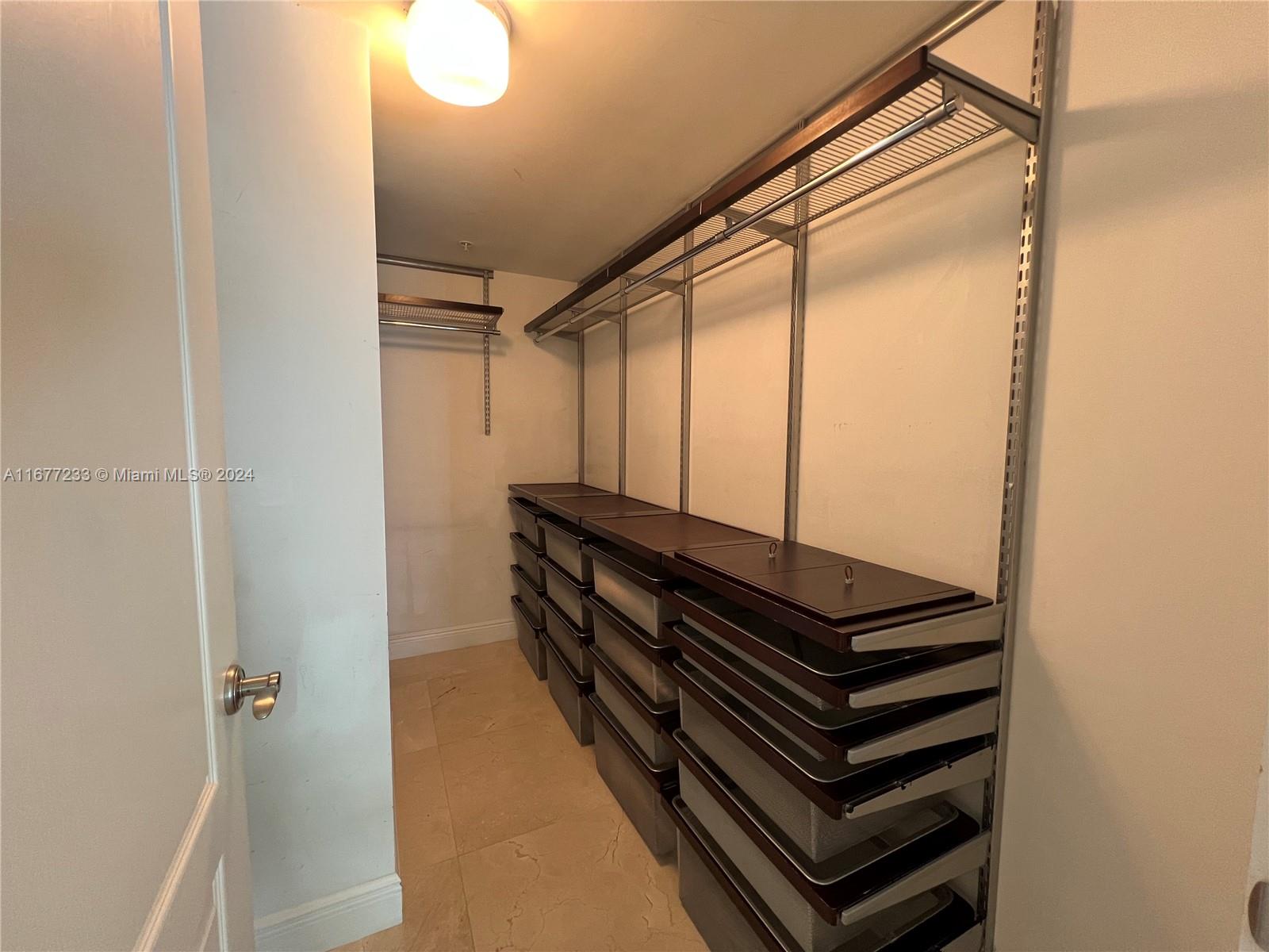 METROPOLIS I AT DADELAND - Residential