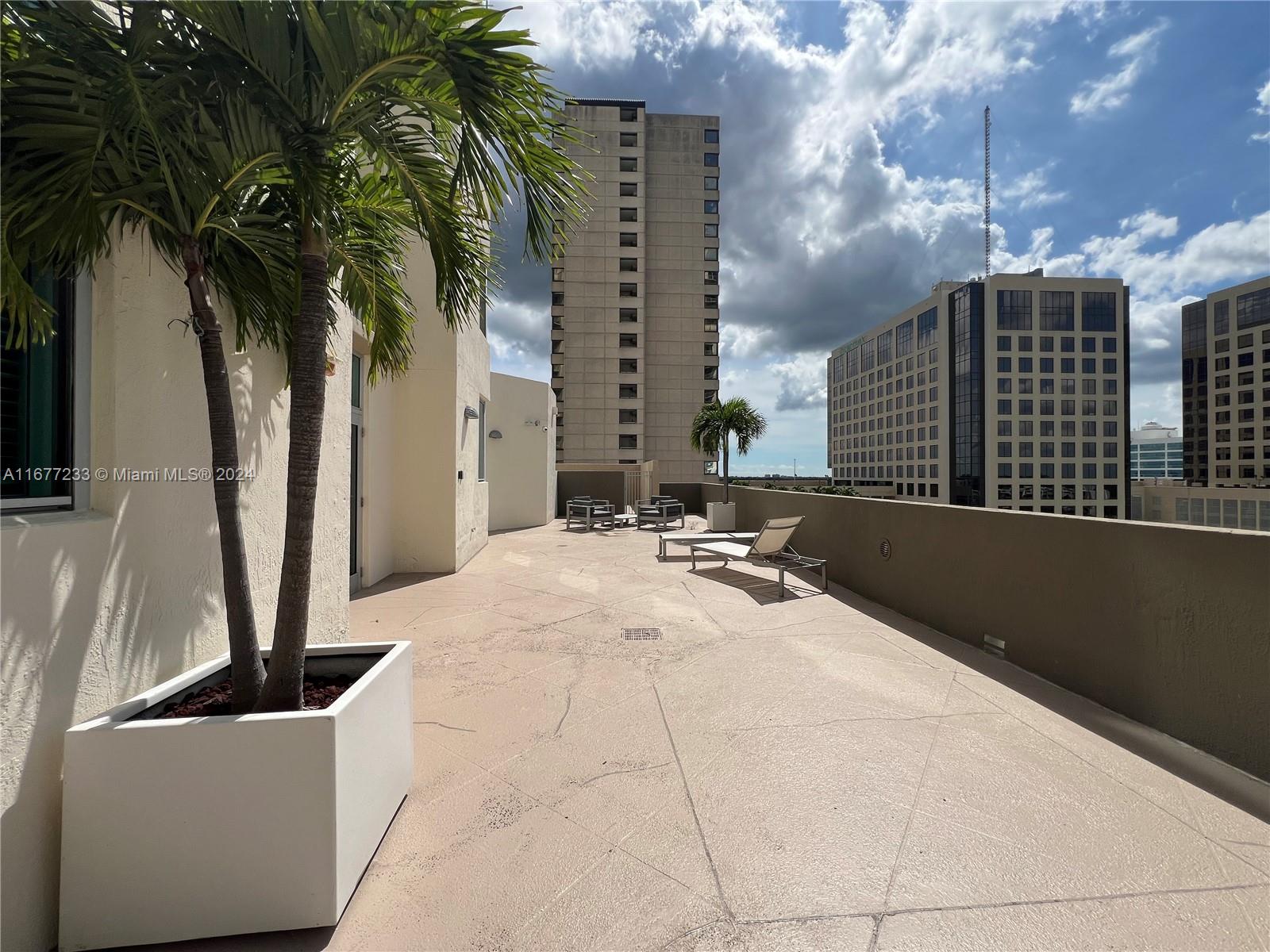 METROPOLIS I AT DADELAND - Residential