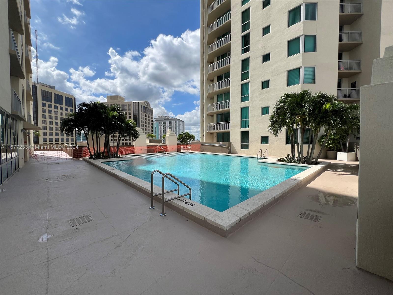 METROPOLIS I AT DADELAND - Residential