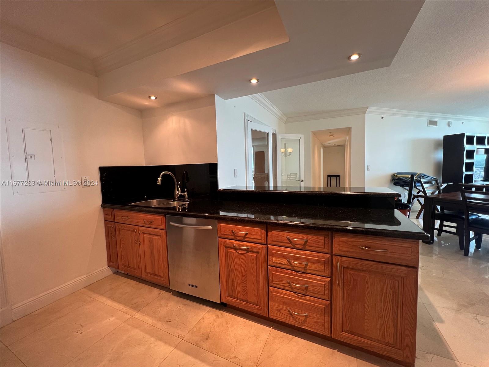 METROPOLIS I AT DADELAND - Residential