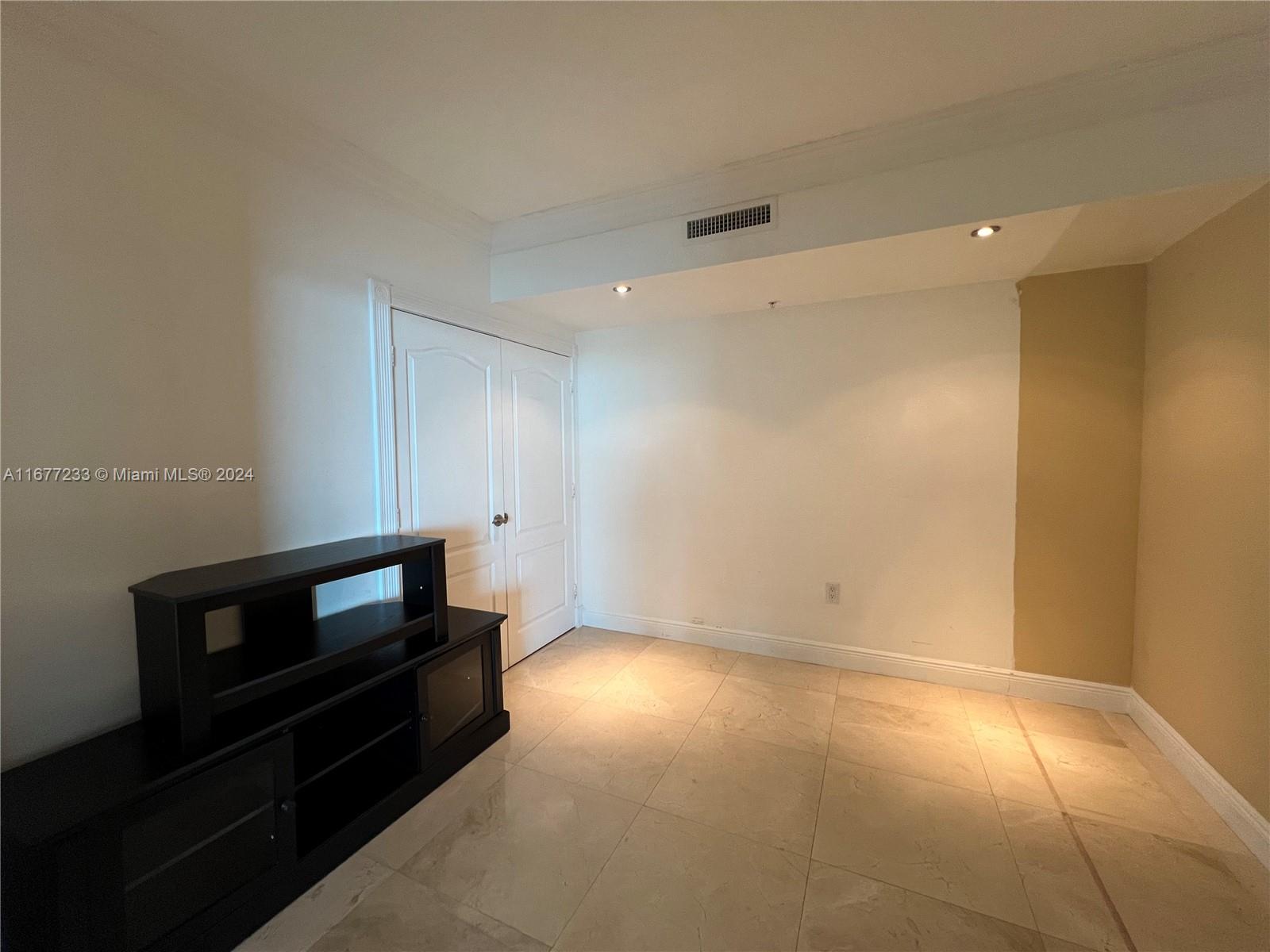 METROPOLIS I AT DADELAND - Residential