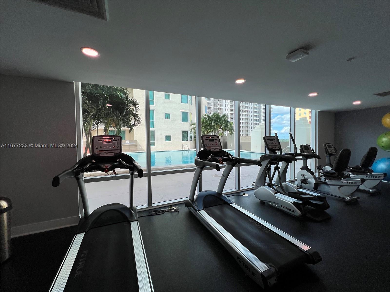 METROPOLIS I AT DADELAND - Residential