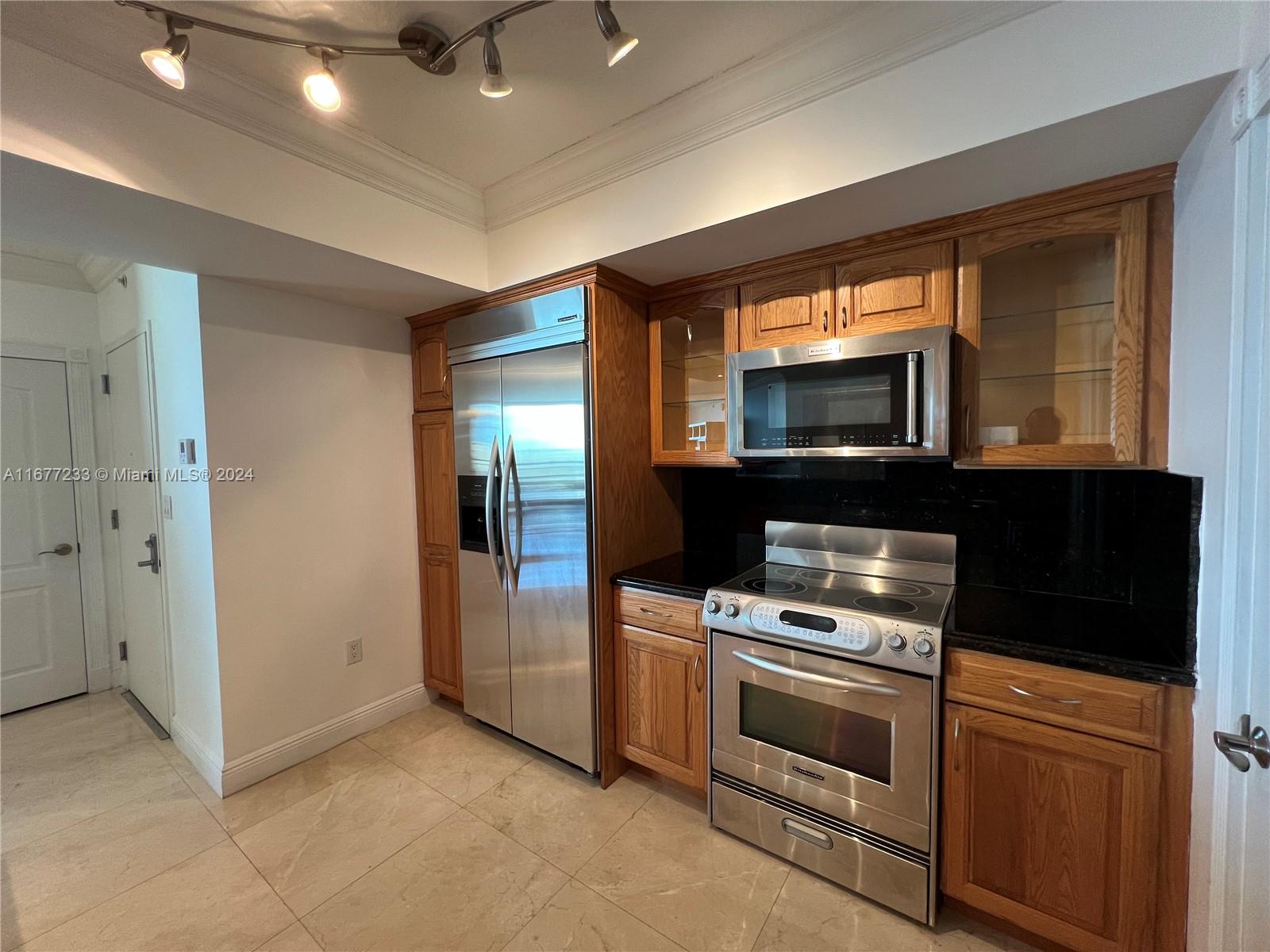 METROPOLIS I AT DADELAND - Residential