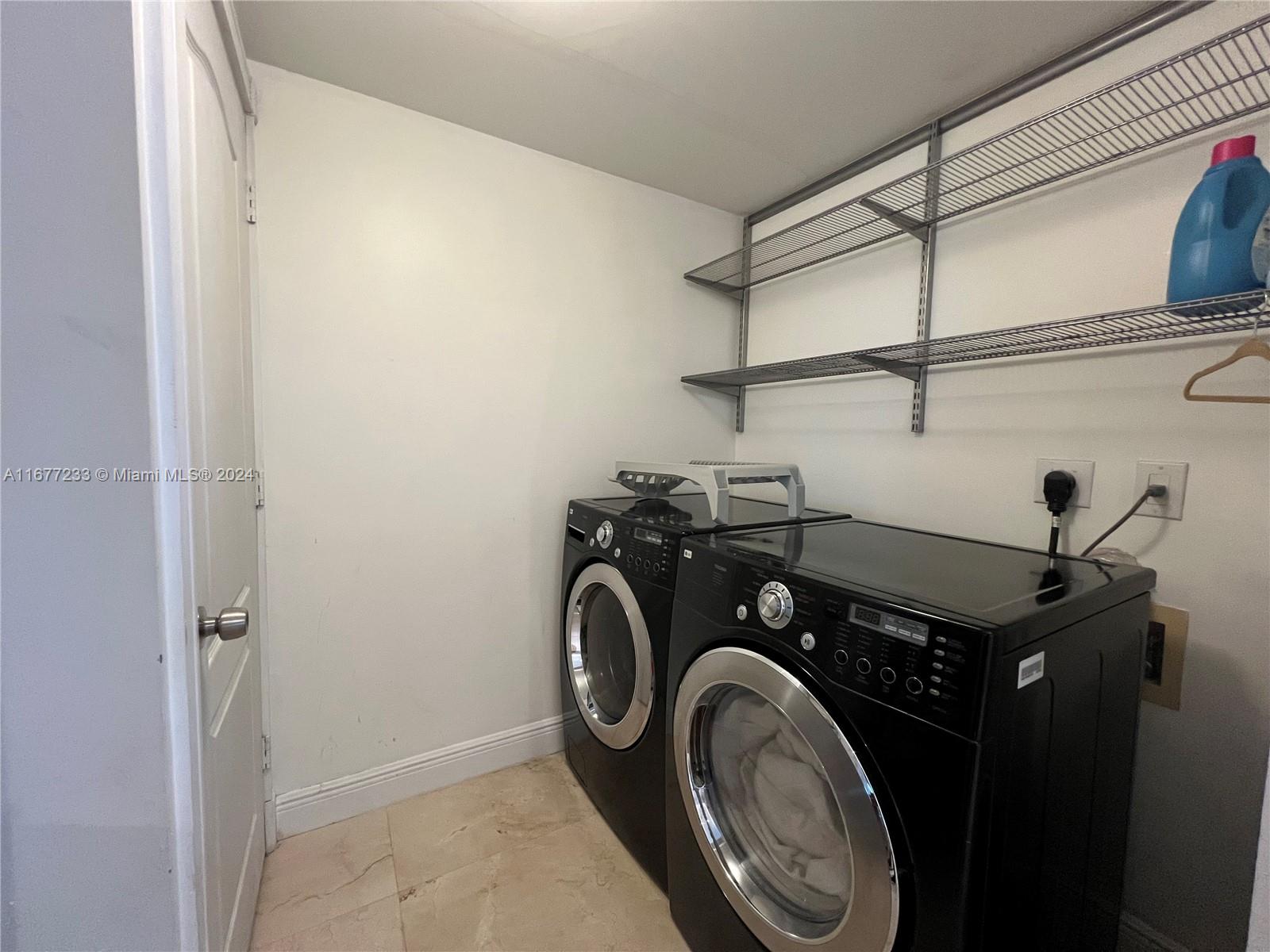 METROPOLIS I AT DADELAND - Residential