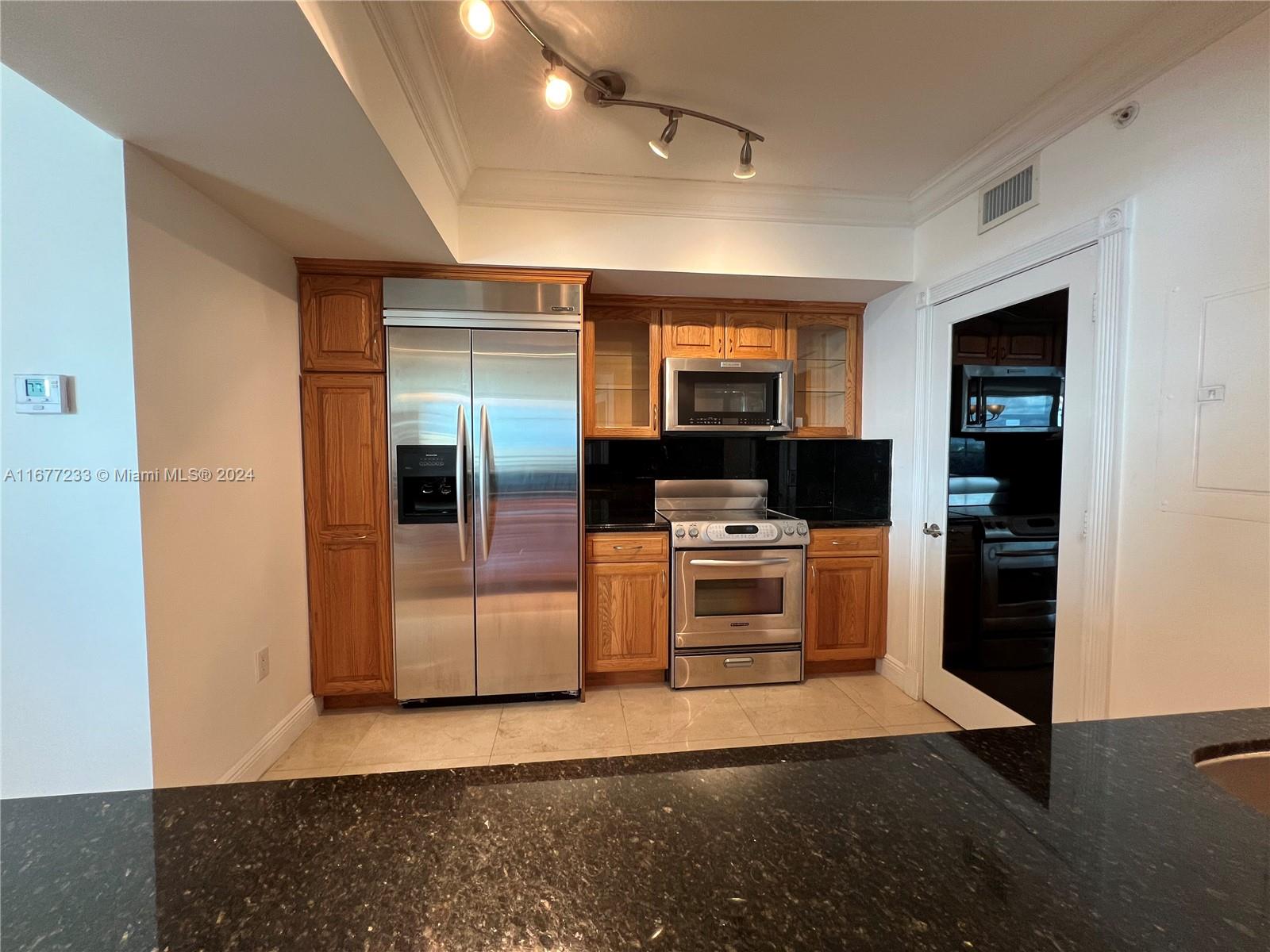 METROPOLIS I AT DADELAND - Residential