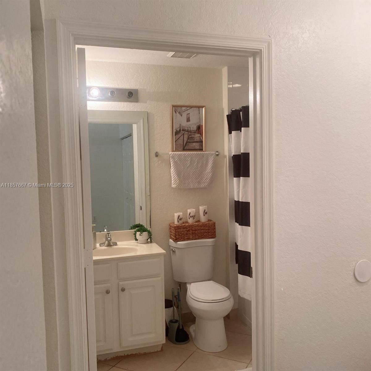 VILLAS OF PALOMINO CONDO - Residential Lease