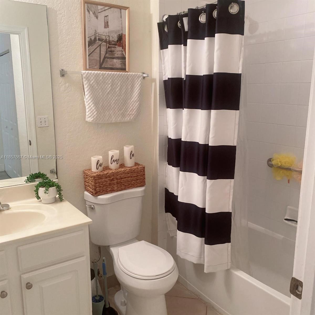 VILLAS OF PALOMINO CONDO - Residential Lease