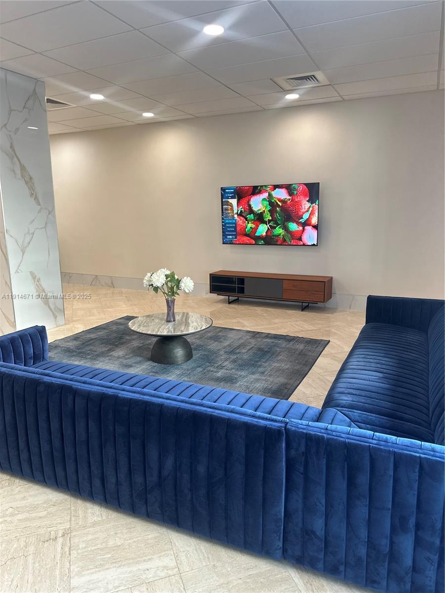 WINSTON TOWERS 100 CONDO - Residential Lease